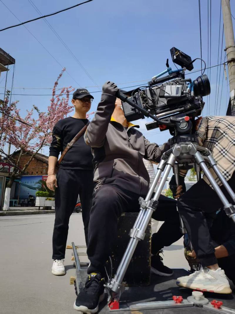 西峰区广告片拍摄：快消品牌爆款之选，网感内容适配社媒传播！